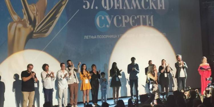 KOMEDIJA NA TRI SPRATA PREMIJERA