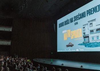 Komedija na tri sprata premijera