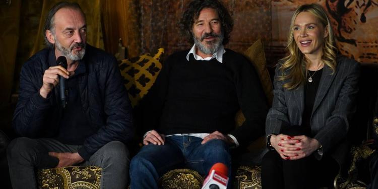 Vasilije Nikitovic, Dragan Jovanovic i Aleksandra Martinovic Telekom Srbija_film i serija Kruna 2